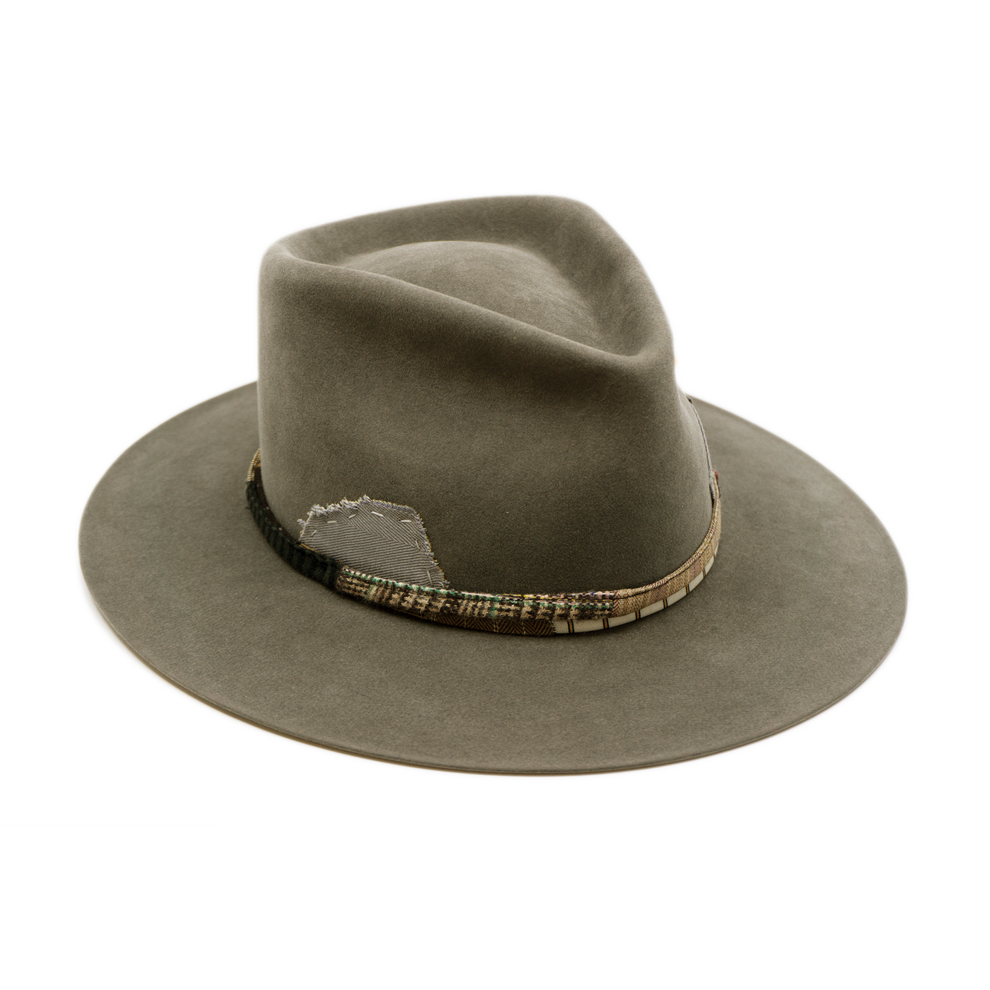 100% felt hat in Slate Grey  Western  Weight   ½” NF multi fabric band and cord   Double tonal grey grosgrain bow  Leather patches and molt harvested parrot feather   Flat brim  Made in USA 