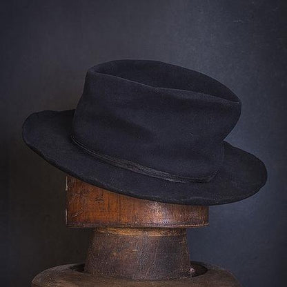 Hat 208